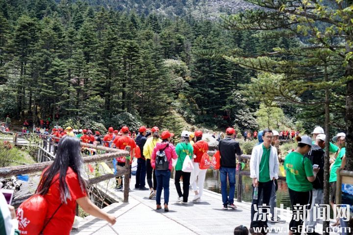 2018年，螺髻山举办的徒步登山旅游活动，受到国内外登山爱好者的青睐。